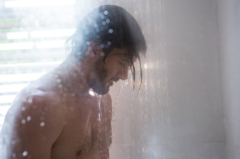 "Moj fant je priznal, da se umiva samo z vodo, brez mila in šampona. Zakaj so moški takšni?!" (foto: profimedia)