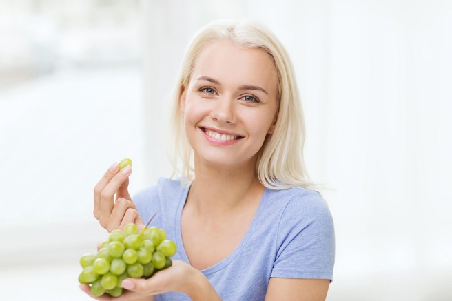 Najboljši nizkokalorični prigrizek, ki si ga mirne vesti privoščite skozi celo leto: To je edini sadež, ki vam s svojimi vrlinami pomaga živeti dlje