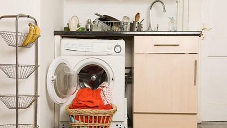 Veste, zakaj bi v pralni stroj morali dati vlažilne robčke?