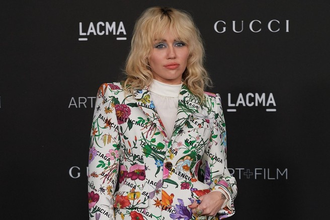 Je Miley Cyrus v svojem novem video spotu izdala skrivnost njene lepe postave?