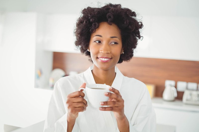 Svojo jutranjo kavo boste odslej pili le še tako: To se zgodi z vašim telesom, če kavi dodate malce mleka (foto: Profimedia)