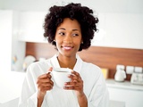 Svojo jutranjo kavo boste odslej pili le še tako: To se zgodi z vašim telesom, če kavi dodate malce mleka