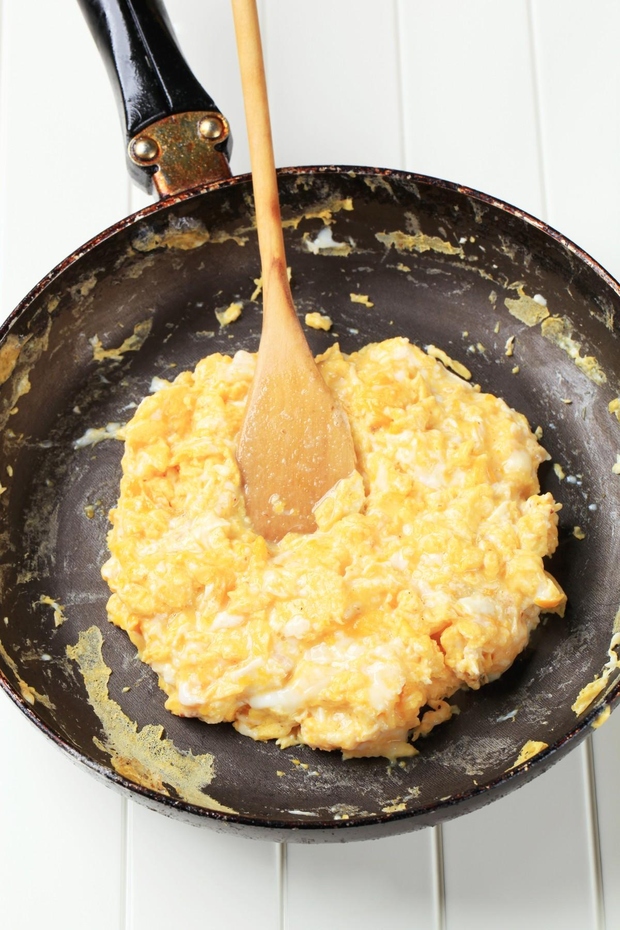 Pečete na previsoki temperaturi Če jajca kuhate na višji temperaturi, da bodo prej pripravljena, jih izsušite ali prepečete. Raje jih …