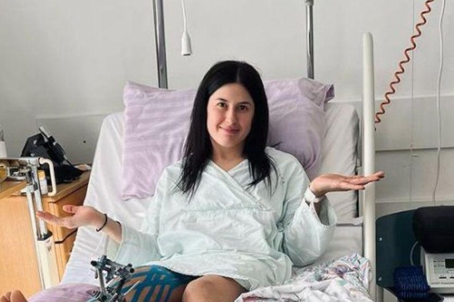 "Kost so dobro zašraufali": preštejte, koliko vijakov ima slovenska smučarka v nogi (FOTO)