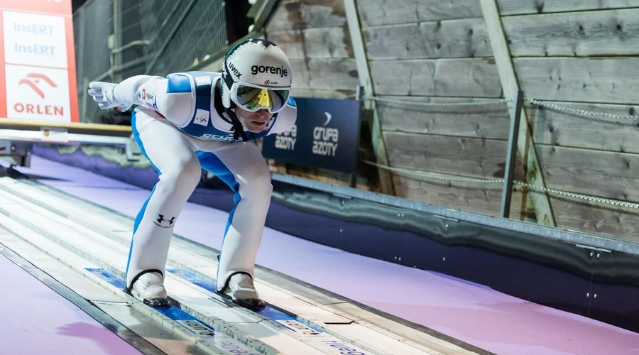 Ste vedeli, da naš skakalec Žiga Jelar ni samo športnik, pač pa se ukvarja tudi s tem? (odlično mu gre od rok!) (foto: Profimedia)