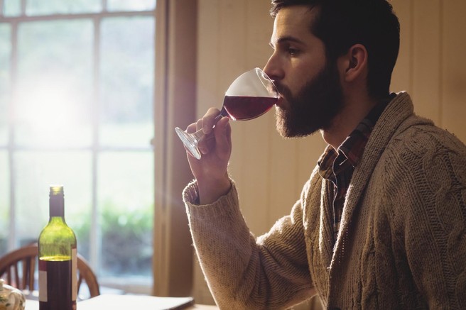 Veste, da alkoholnega mačka ne smete zdraviti le z vodo? Uporabite to sestavino