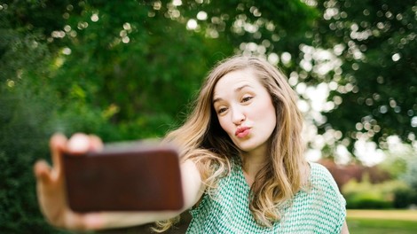 Veste, da obsedenost s selfiji lahko škoduje zdravju?