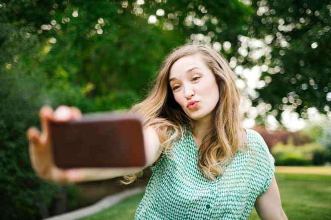 Veste, da obsedenost s selfiji lahko škoduje zdravju?