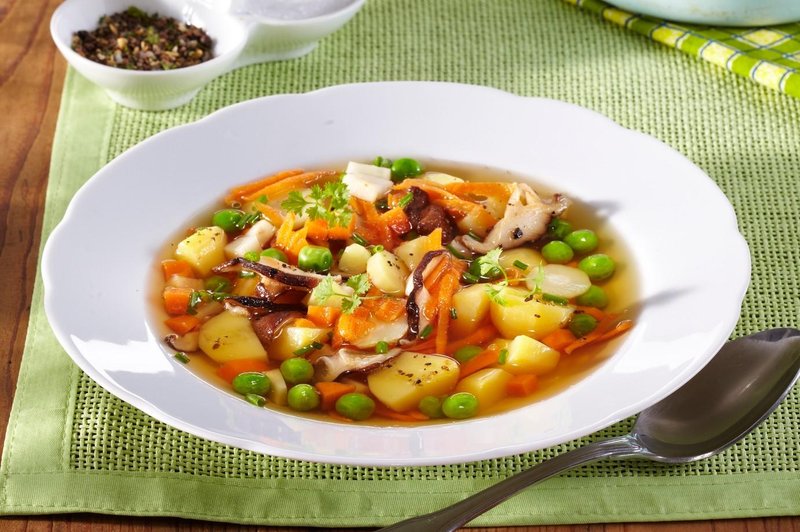 To hranljivo, protivnetno juho si pripravite, če ste zboleli (pomaga pri okrevanju) (foto: profimedia)