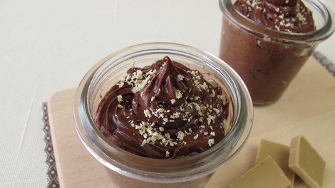 Proteinski čokoladni mousse, ki ga boste pripravili že v 5 minutah
