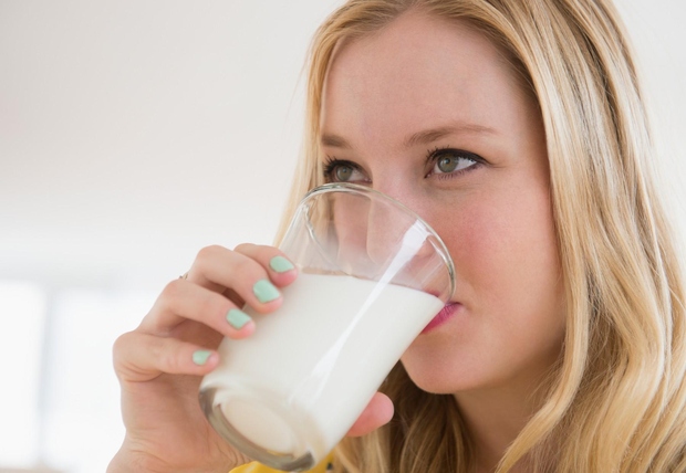 SUROVI MLEČNI IZDELKI Čeprav nekateri trdijo, da so prav surovi mlečni izdelki odlični za zdravje, lahko povzročijo kar nekaj resnih …