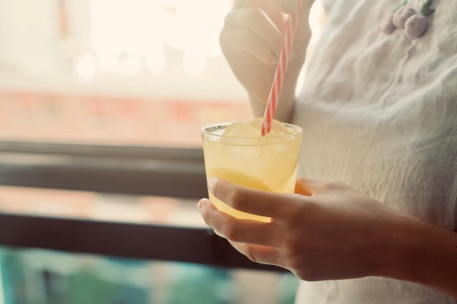 Ali zjutraj pijete vodo z limono? To ima lahko negativne učinke