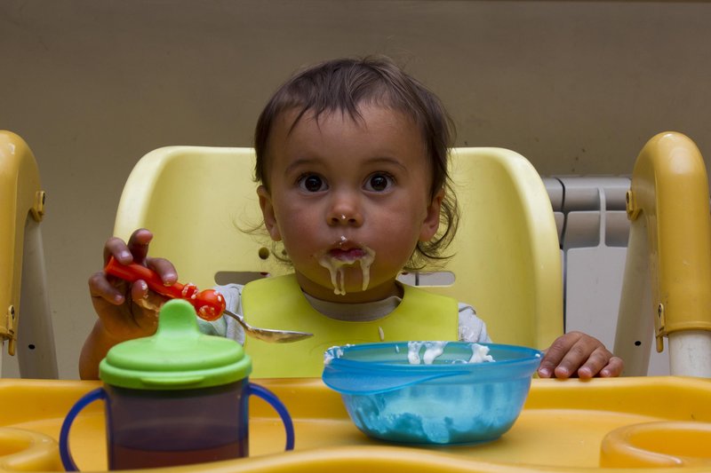 Strokovnjakinja: 3 presenetljiva živila, ki jih ne bi smeli dajati svojim malčkom