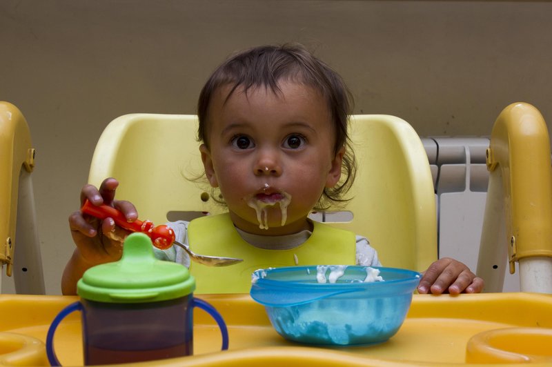 Strokovnjakinja: 3 presenetljiva živila, ki jih ne bi smeli dajati svojim malčkom (foto: Profimedia)