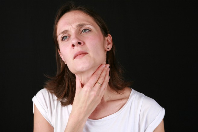 S TEMI načini si lahko HITRO pomagate ob bolečem grlu