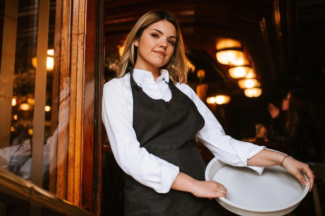 Ste nadležen gost? Natakarica razkriva, kaj jo najbolj moti pri strankah