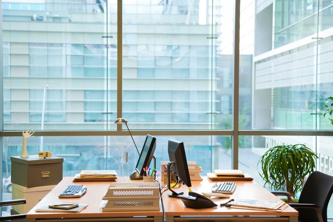 Ta stvar v vaši pisarni ima 30-krat več bakterij kot straniščna školjka (dotaknete se je vsak dan!)