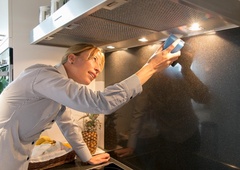 Te napake pri čiščenju kuhinje vam lahko nakopljejo težave z zdravjem