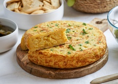 Tako pripravite najboljšo krompirjevo tortiljo: obvezno si zapišite recept za špansko specialiteto, ki bo navdušila prav vsakogar