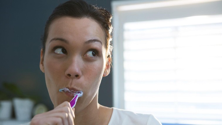 Kaj se zgodi, če si zvečer občasno ne umijete zob? (foto: Profimedia)