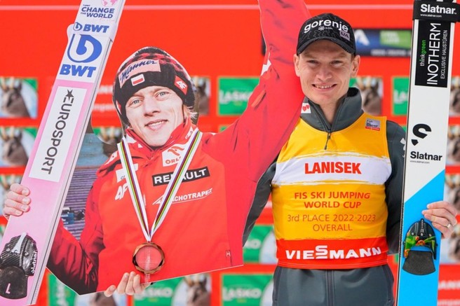 Gesta Anžeta Laniška je močno ganila Dawida Kubackega: "Z Marto sva jokala, ko sva videla, kaj je naredil"