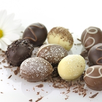 Recept, ki bo navdušil najmlajše: tako lahko sami pripravite čokoladna jajčka že v nekaj trenutkih