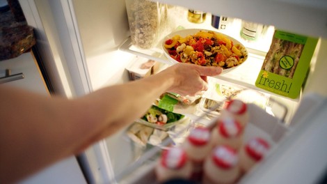 Koliko časa hranite ostanke hrane v hladilniku? Nikar jih ne jejte, če so starejši od toliko dni