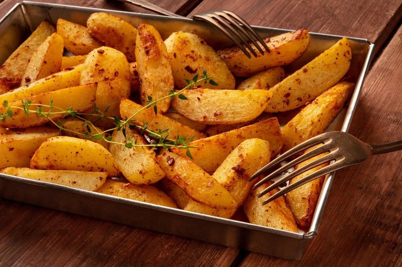 Najboljši trik za hrustljav krompir iz pečice (foto: Profimedia)