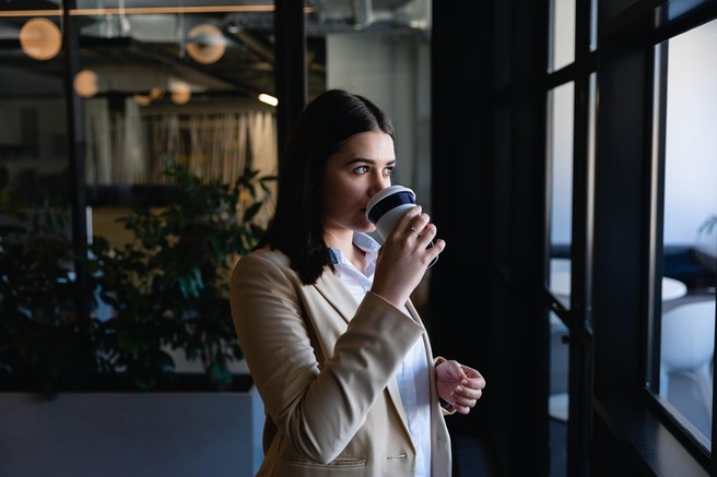 Kako se lahko brez kave počutite prebujeno? (tudi po popoldanski utrujenosti)