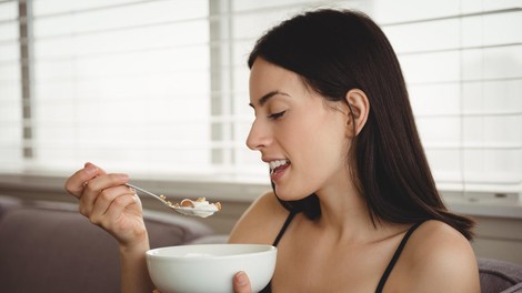 Če ne izgubljate teže, tako kot bi si želeli, je lahko za to kriv vaš zajtrk: Razkrivamo najboljši zajtrk za hujšanje (in to niso jajca)