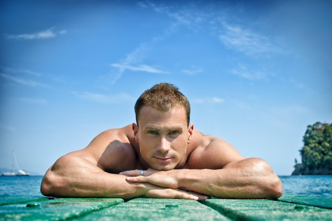 SI MOŠKI DELAJO UTVARE? 

Verjetno marsikoga tovrsten podatek ni ravno presenetil, toda vendarle pa pusti nekoliko grenak priokus pri ženskem spolu.

Kljub temu, mnoge ženske stavijo na samozavest, zrelost in lepši odnos do sebe ter svojega telesa, ki se razvije skozi leta, s čemer se navadno ne more kosati vsaka 20-letnica.

Prav tako ne gre posploševati zgolj sodeč po nekaj raziskavah. Okusi so vendarle različni in za vsakogar, različnih starosti, se prej kot slej nekdo najde.