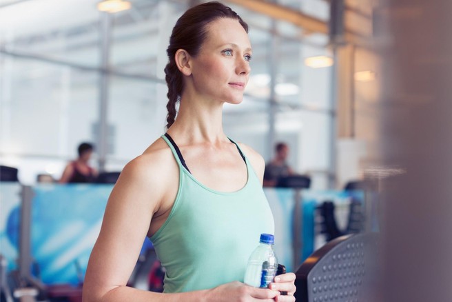 Se mučite v telovadnici, pa ni videti rezultatov? Prav te začetniške napake so najpogostejši krivci za nespremenjeno stanje na tehtnici