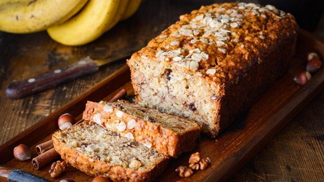 Ta recept vas bo navdušil: Bananin kruh z orehi in brez sladkorja