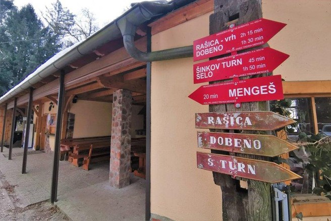 Ideja za popoldanski izlet: Mengeška koča na Gobavici in sprostitev z živalmi