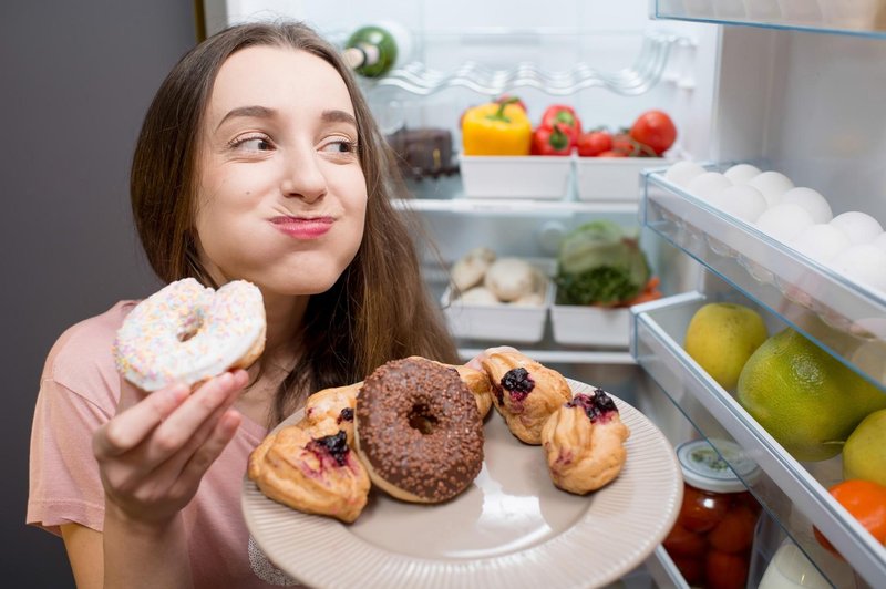 Hrepenenje po hrani je preteklost: 6 preizkušenih trikov, s katerimi boste učinkovito obvladali lakoto in se znebili odvečnih kilogramov (foto: Profimedia)