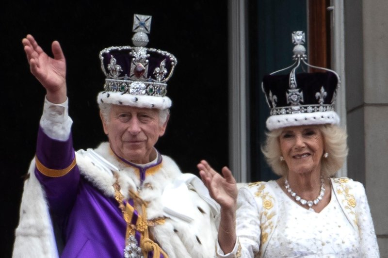 Ups! Tu so vsi spodrsljaji, ki so se zgodili med kronanjem kralja Karla III. 😅 (tega niste pričakovali) (foto: profimedia)