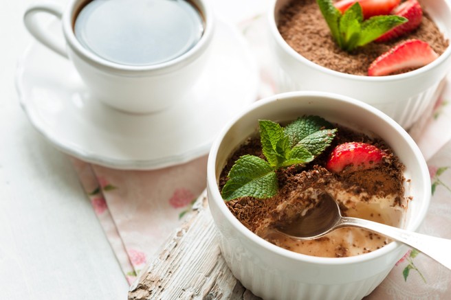 Božanski jagodni "tiramisu", ki ga boste pripravili že v pičlih 10 minutah