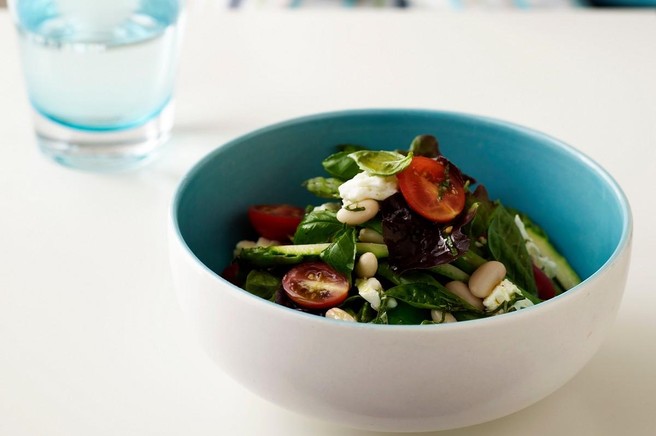 V vaši solati ne sme manjkati ta sestavina: lajša vnetja, pomaga pri hujšanju in odvaja vodo iz telesa