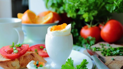 Kaj bi se zgodilo v telesu, če bi vsak dan pojedli 1 jajce? Je zdravo ali nepriporočljivo?