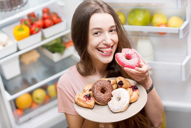 Nutricionisti razkrivajo ključne napake prehranjevanja: Zaradi teh 9 napačnih odločitev se redite in upočasnjujete metabolizem