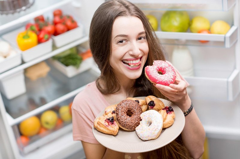 Nutricionisti razkrivajo ključne napake prehranjevanja: Zaradi teh 9 napačnih odločitev se redite in upočasnjujete metabolizem (foto: Profimedia)
