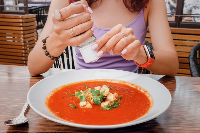 5 znakov, da uživate preveč soli