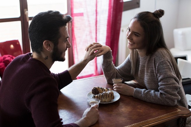 Ste za svojega partnerja središče sveta? Poglejte, ali z vami ravna tako 👇