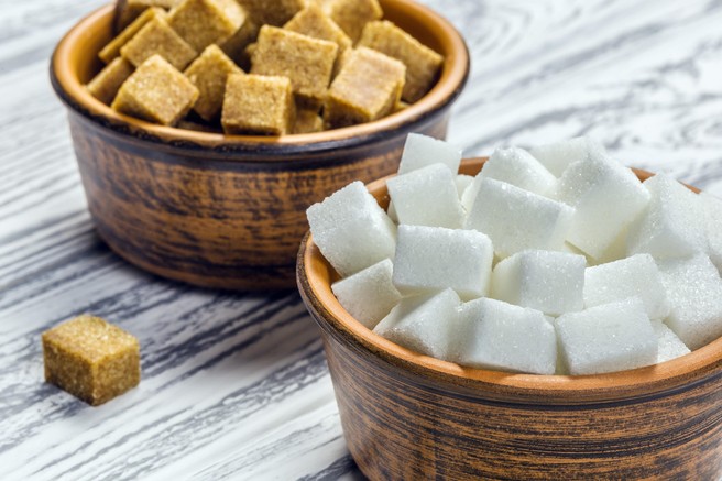 TO je glavna razlika med rjavim in belim sladkorjem