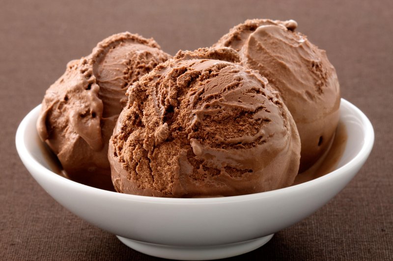 Slasten čokoladni sladoled iz samo 2 sestavin, ki jih imate gotovo že v svoji kuhinji (foto: Profimedia)