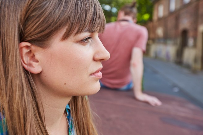 Se vaš partner obnaša na katerega od TEH načinov? To na žalost pomeni, da je z eno nogo že nekje drugje!