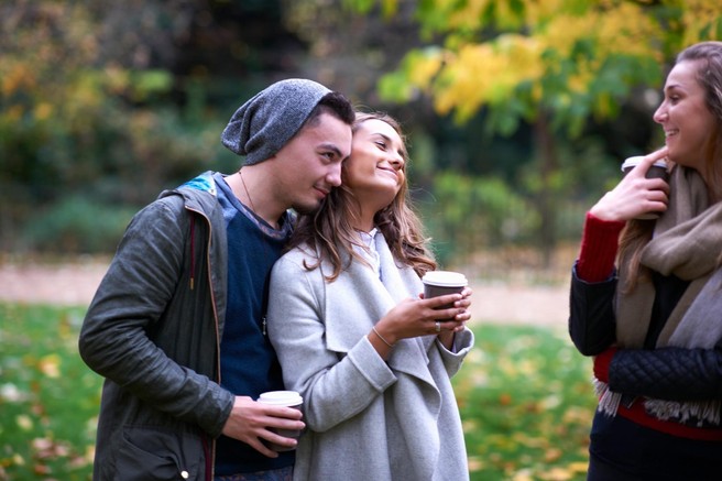 "Ni mi všeč prijateljičin novi fant - naj ji to povem?"