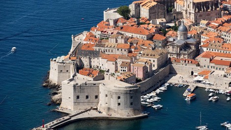 V Dubrovniku se skriva ena najlepših hrvaških plaž – a čeprav ste mesto že obiskali, te plaže zelo verjetno niste še nikoli videli