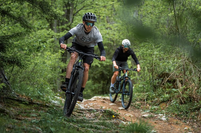 Poslastica za kolesarje: Elan predstavil prva e-kolesa in druge novosti kolesarskega programa