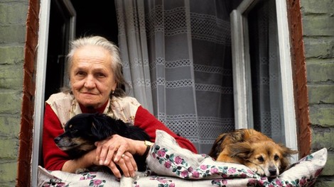 108 let stara Britanka delila skrivnost dolgoživosti in ta je povezana s psi!